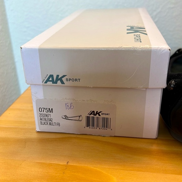 NEW Anne Klein Sport Flats Size 7.5M - Picture 7 of 7